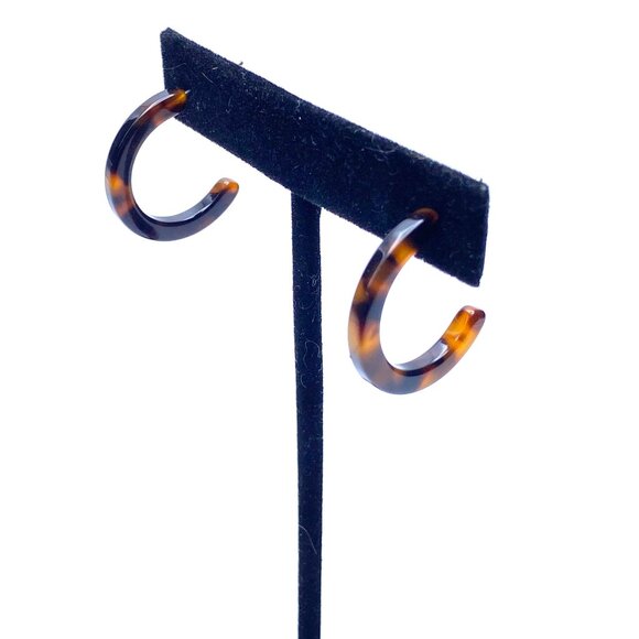 Vintage 1930s-40s Rootbeer Bakelite Shield Brooch — Tested & EUC + Hoop Earrings - Picture 9 of 10